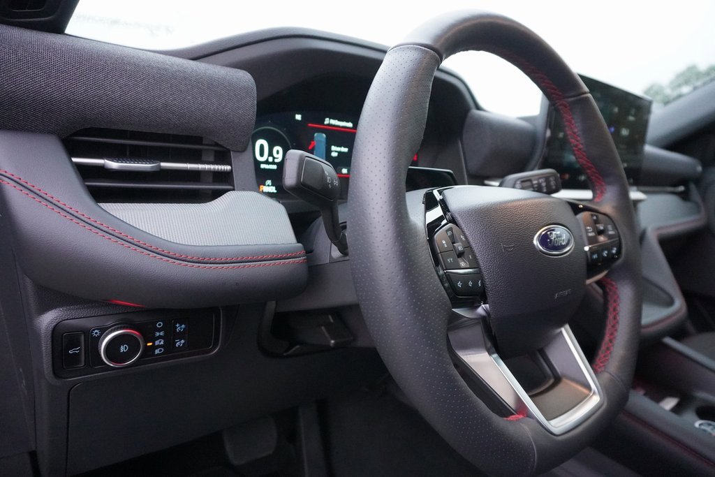 Certified 2025 Ford Explorer ST-Line w/ Premium Package image 13