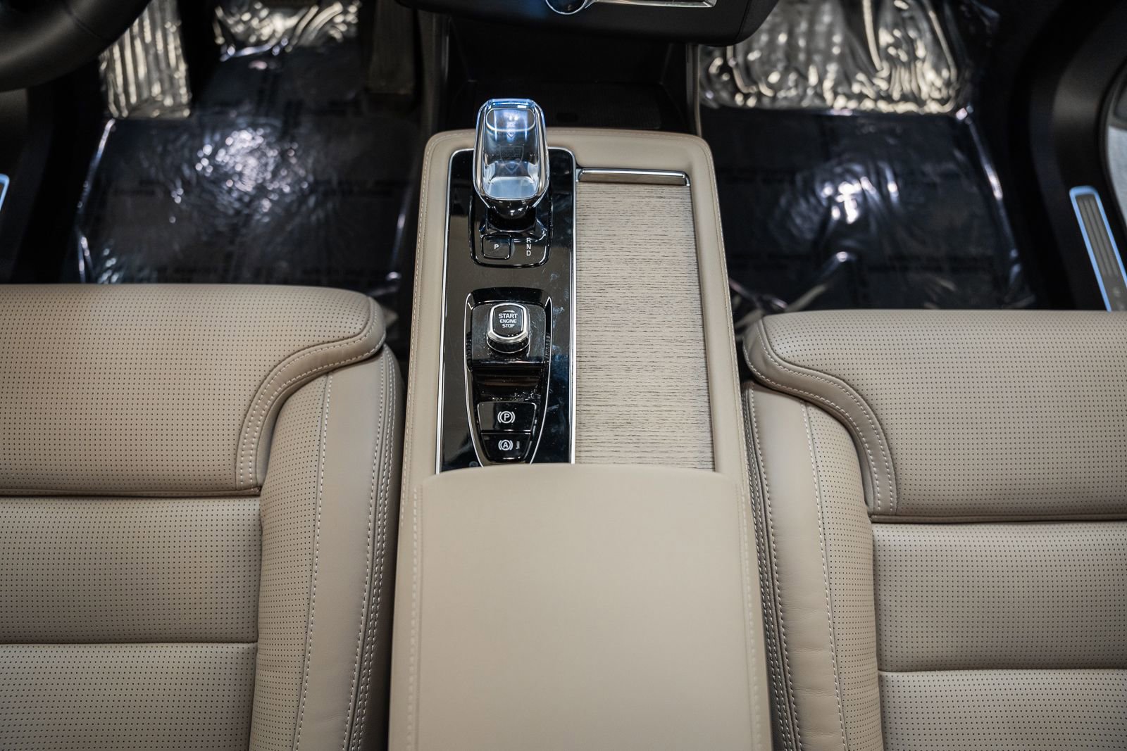 Used 2025 Volvo XC90 T8 Ultra w/ Protection Package Premier image 32