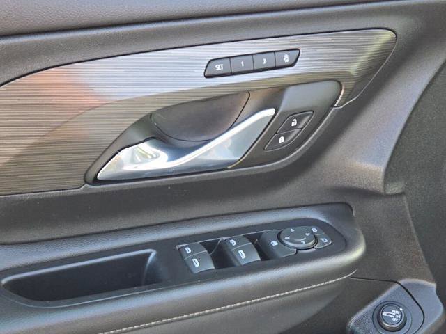 Used 2023 GMC Terrain SLT image 20