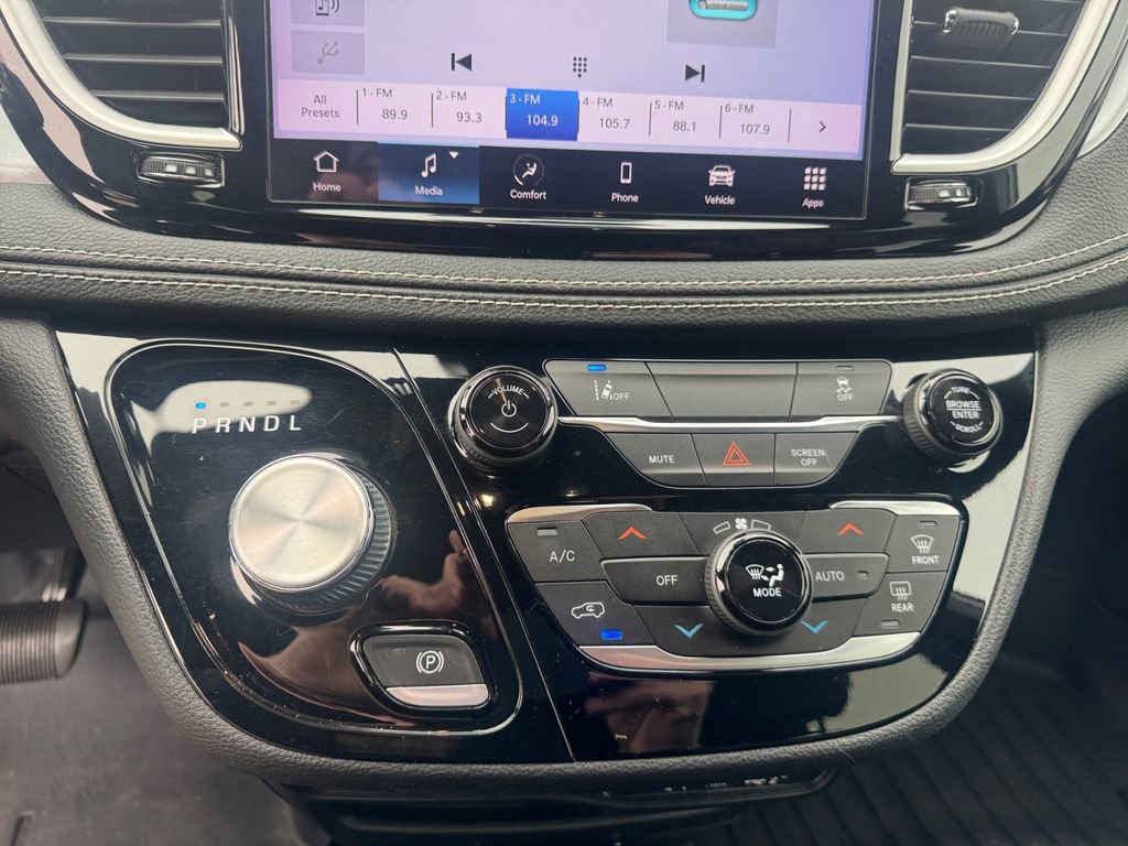 Used 2022 Chrysler Pacifica Touring-L w/ S Appearance Package image 23