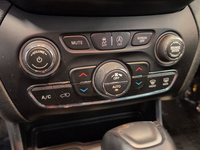 Used 2022 Jeep Cherokee Limited AWD/4WD image 24