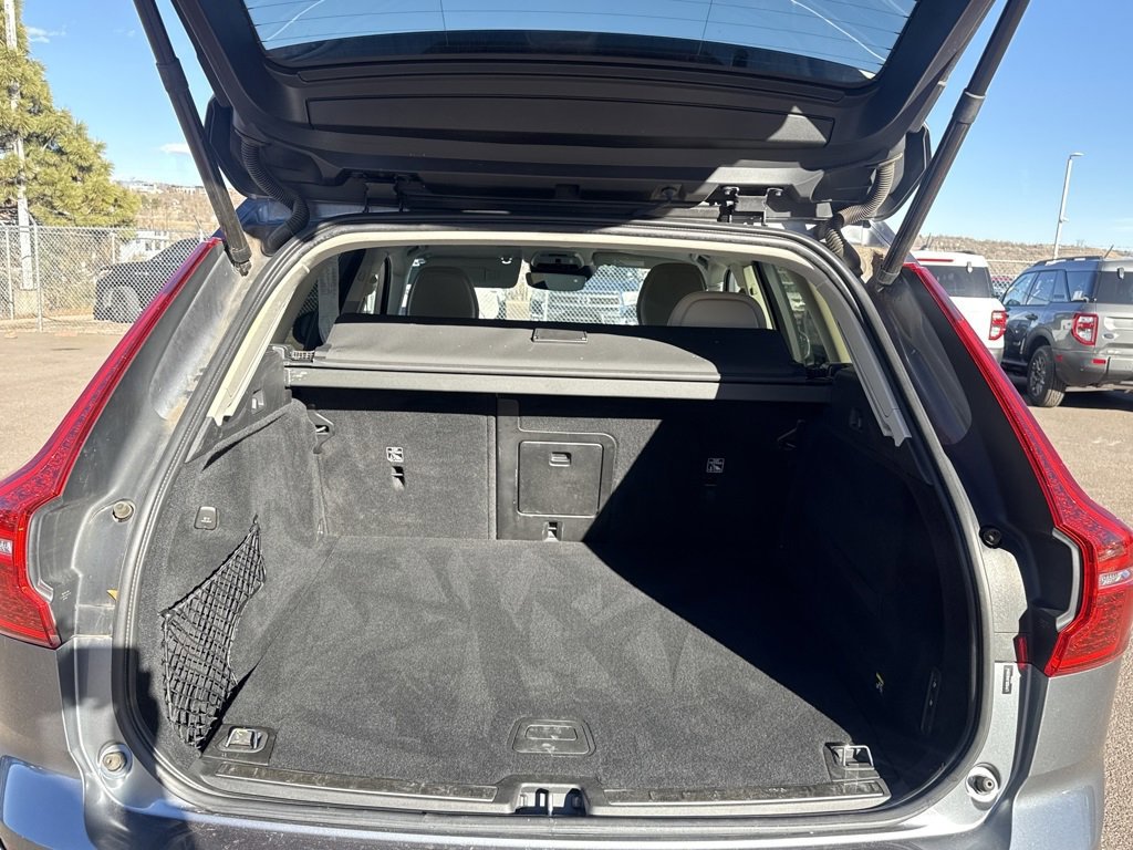 Used 2019 Volvo XC60 T5 Inscription image 10