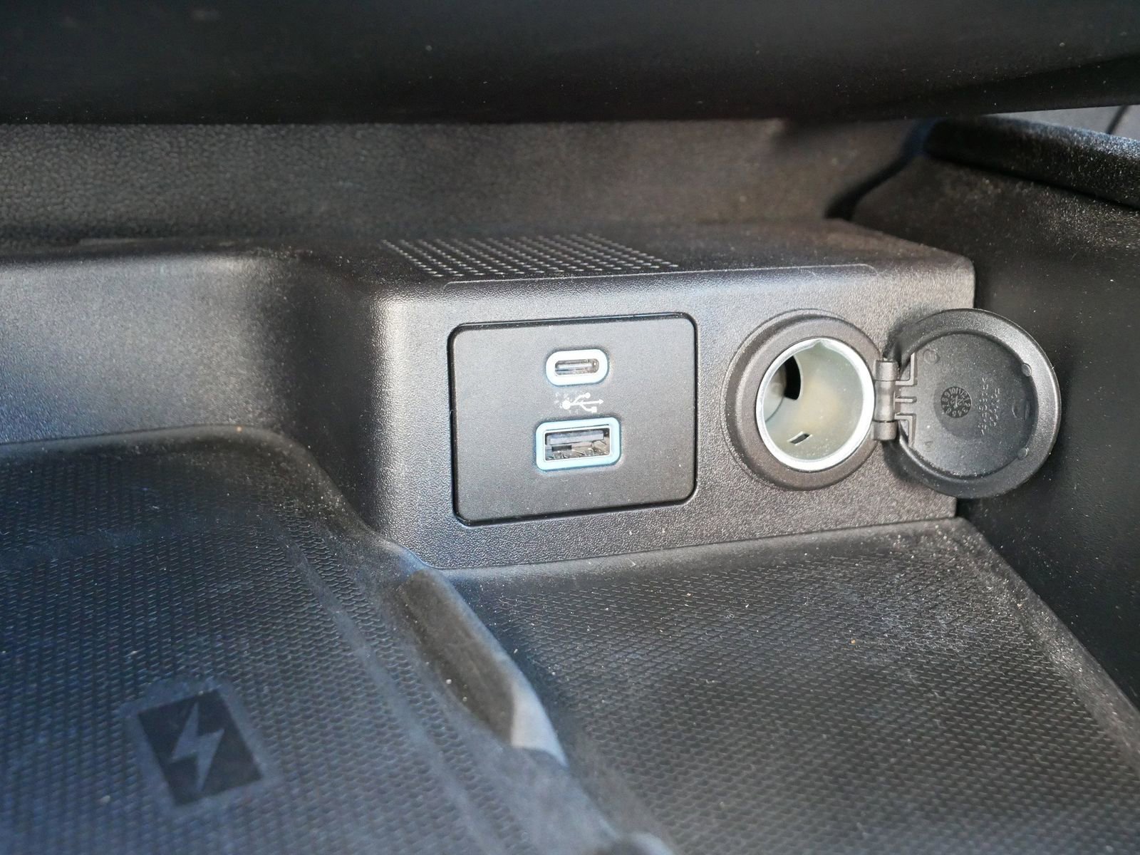Certified 2023 Ford Escape Platinum w/ Premium Technology Package AWD/4WD image 33