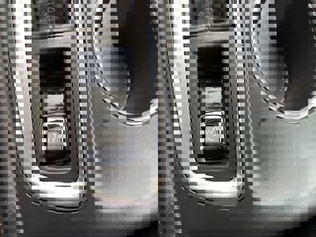 Used 2018 Chevrolet Equinox LT image 19