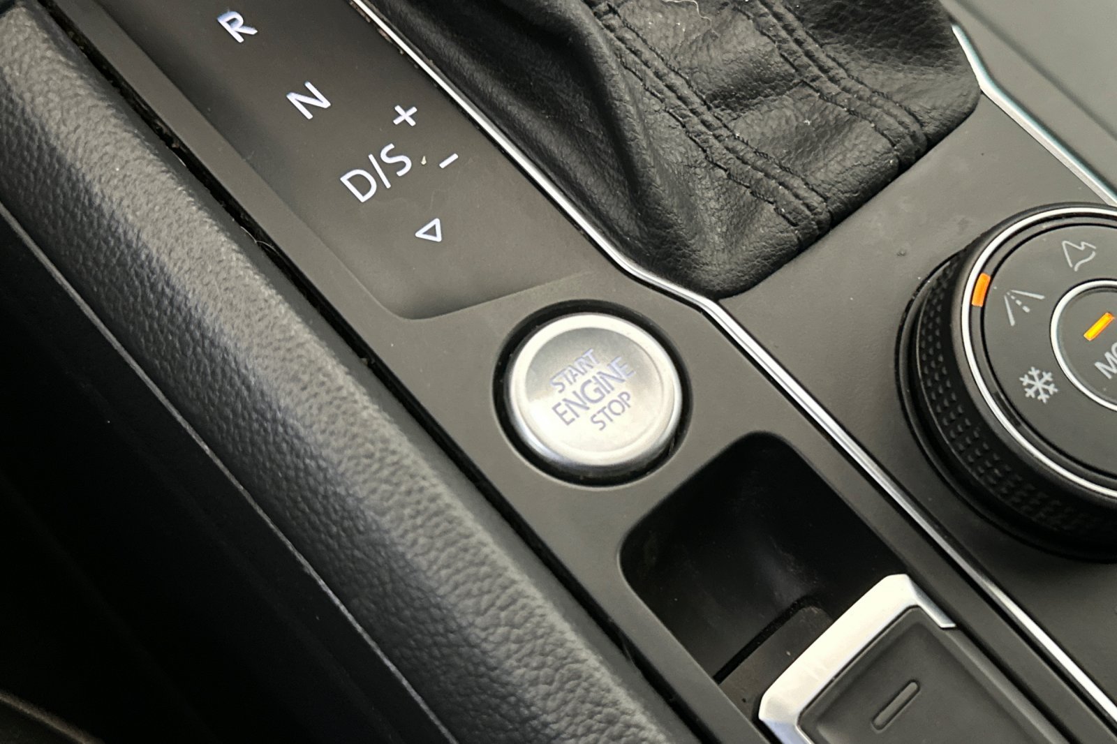 Used 2019 Volkswagen Atlas SE w/ Towing Package AWD/4WD image 24