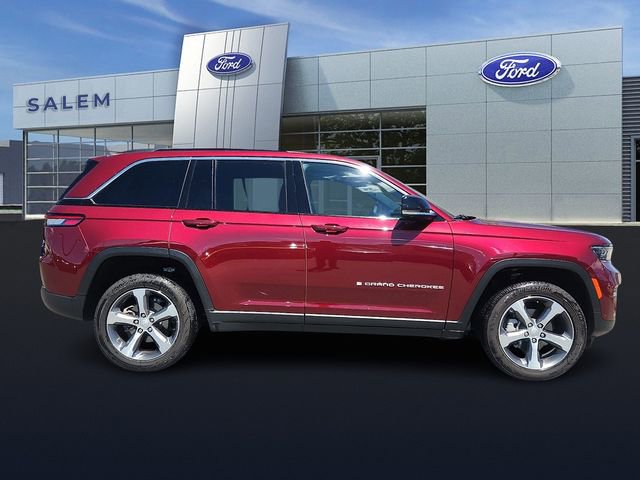 Used 2025 Jeep Grand Cherokee Limited w/ Luxury Tech Group II AWD/4WD image 2