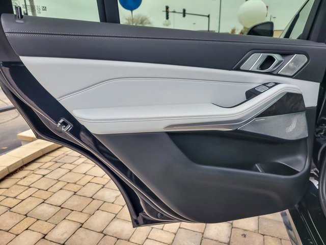 Used 2023 BMW X7 xDrive40i w/ Executive Package image 27