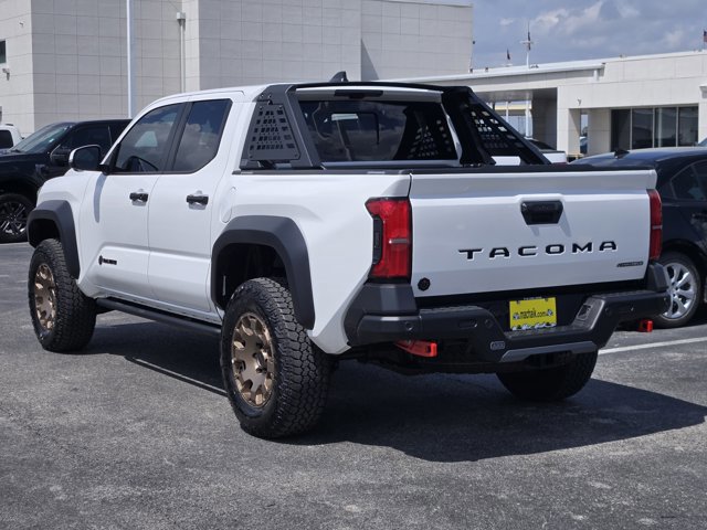 Used 2025 Toyota Tacoma Trailhunter image 7