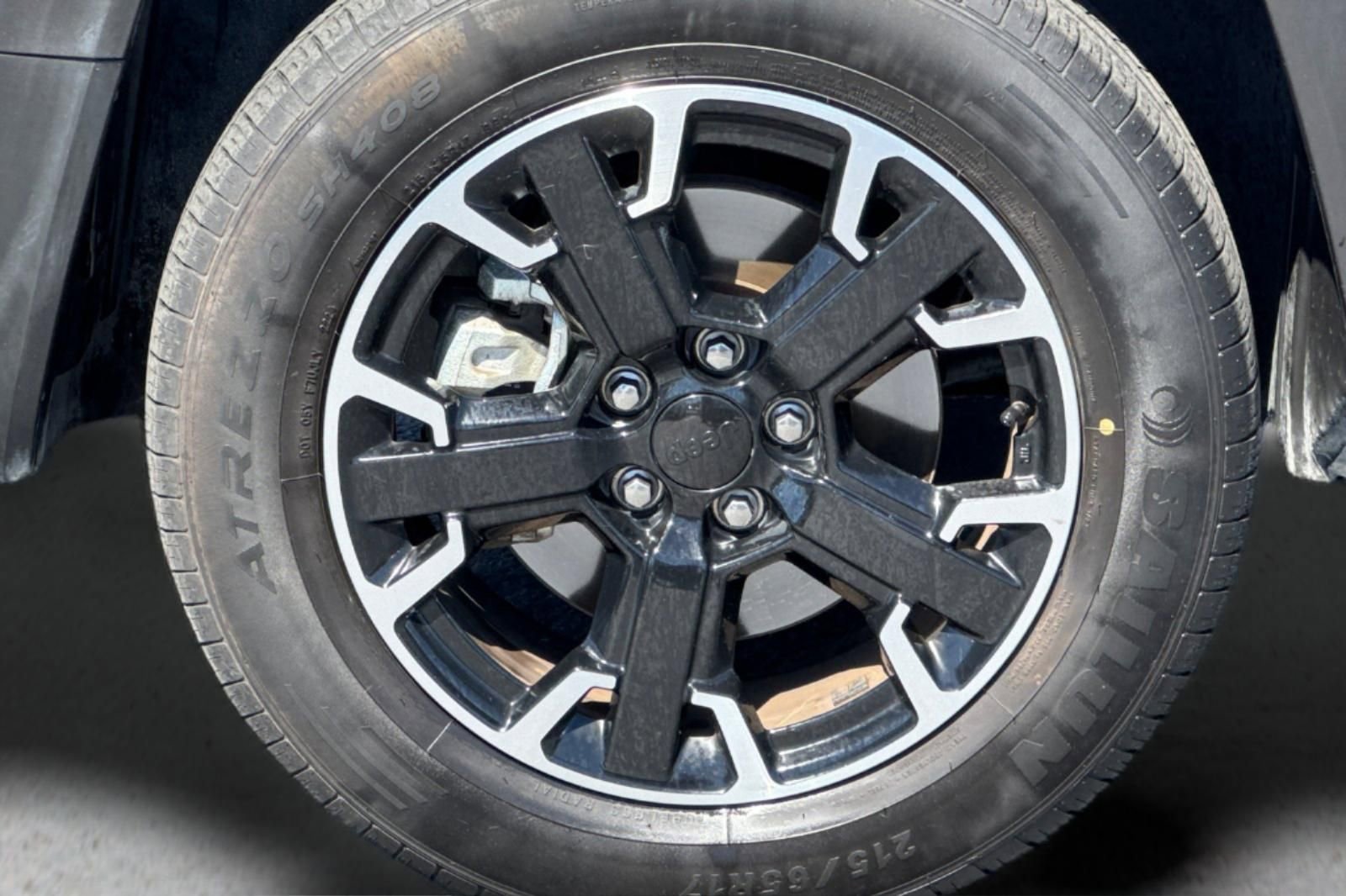 Used 2023 Jeep Renegade Trailhawk AWD/4WD image 25