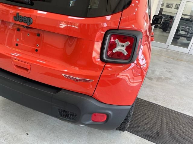 Used 2018 Jeep Renegade Trailhawk w/ UConnect 8.4 Nav Group AWD/4WD image 17