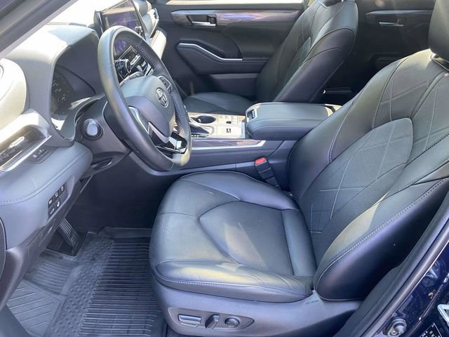 Used 2023 Toyota Highlander Platinum FWD image 18