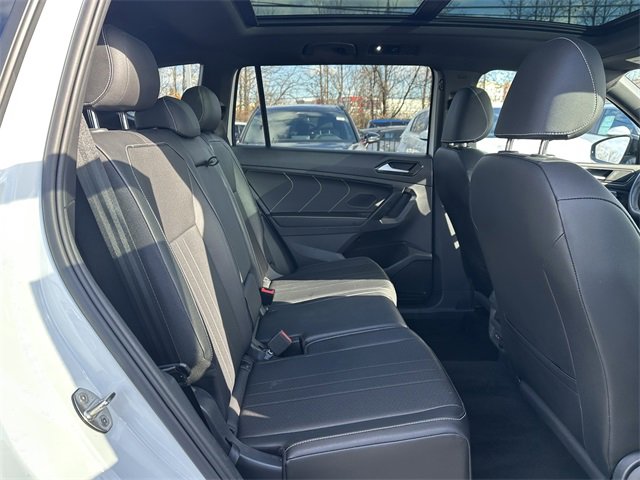 Used 2023 Volkswagen Tiguan SE R-Line image 36