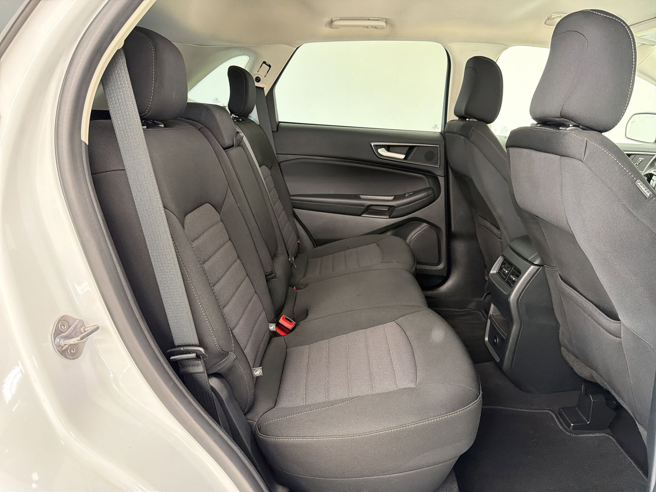 Certified 2024 Ford Edge SE w/ Black Appearance Package image 26