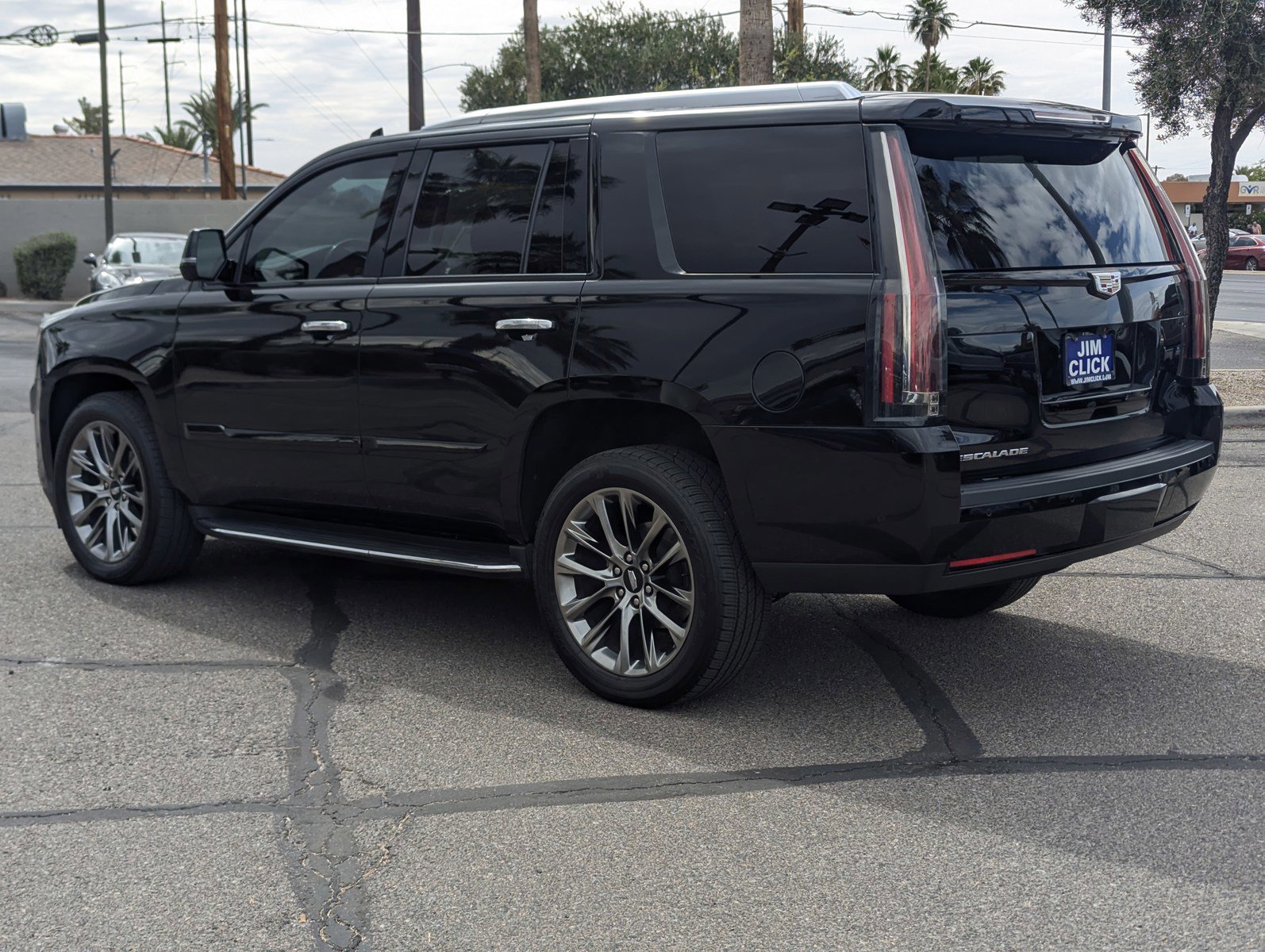 Used 2020 Cadillac Escalade Luxury w/ Escalade Sport Edition AWD/4WD image 4