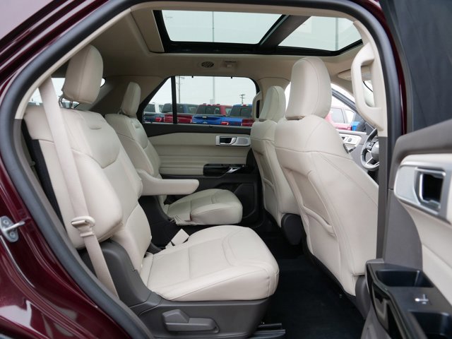 Certified 2022 Ford Explorer Platinum w/ Equipment Group 601A image 19
