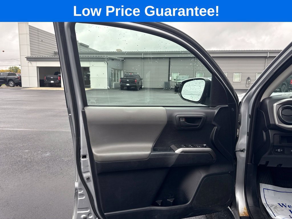 Used 2018 Toyota Tacoma SR5 AWD/4WD image 24
