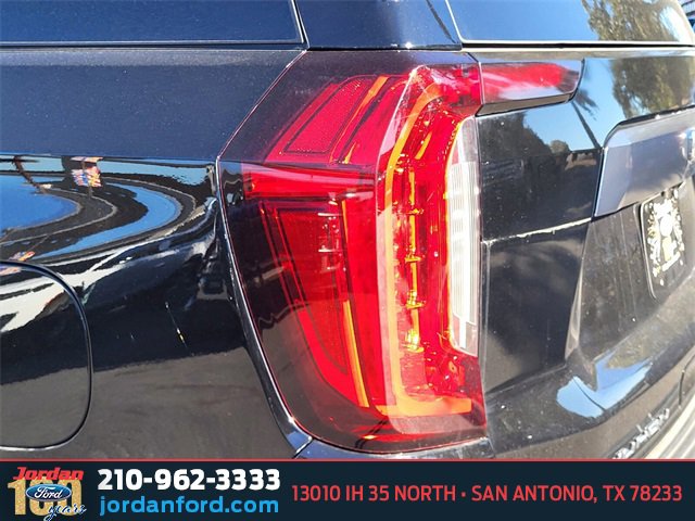 Used 2022 GMC Yukon XL AT4 image 9