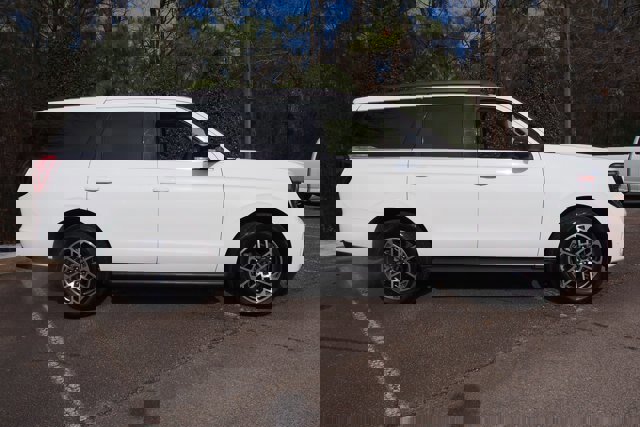 Certified 2025 Ford Expedition Active image 6