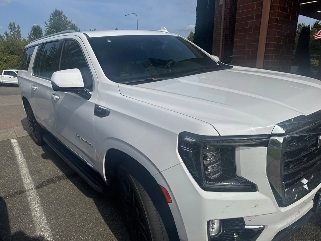 Used 2024 GMC Yukon XL SLT w/ SLT Luxury Package AWD/4WD image 2