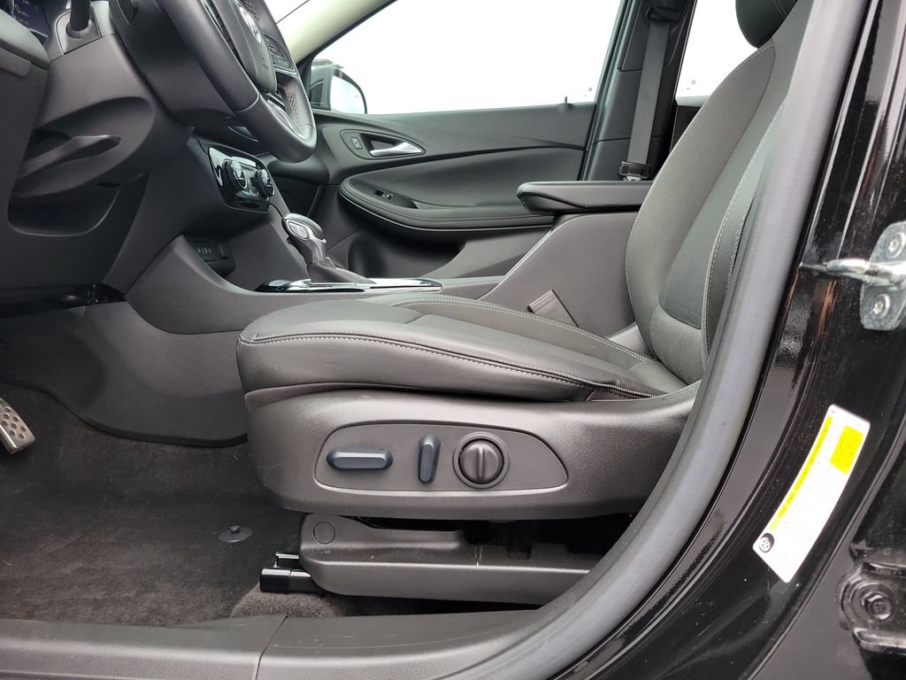 Used 2023 Buick Encore GX Select w/ Sport Touring Package FWD image 19