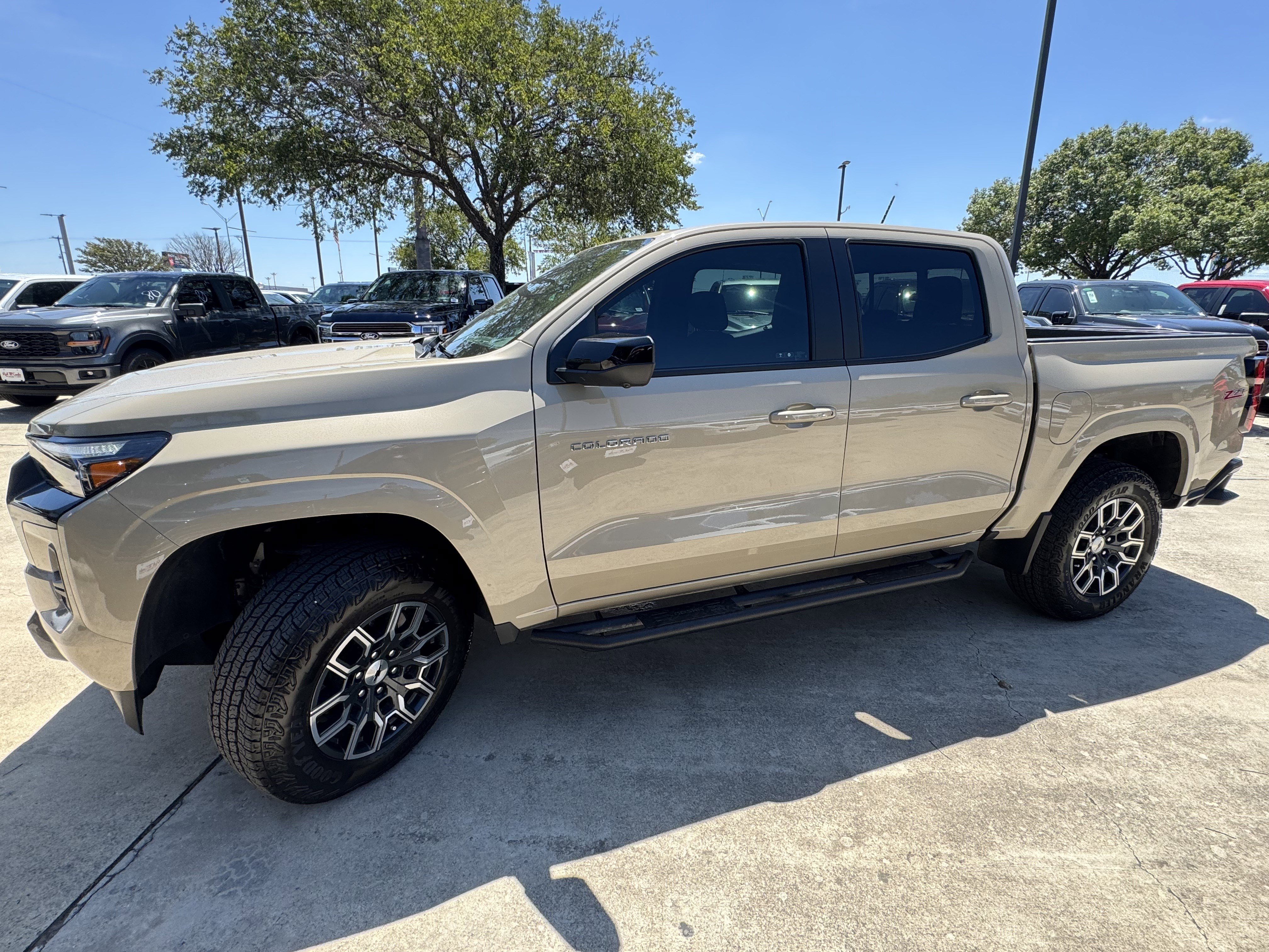 Used 2024 Chevrolet Colorado Z71 w/ Z71 Convenience Package 2 image 11