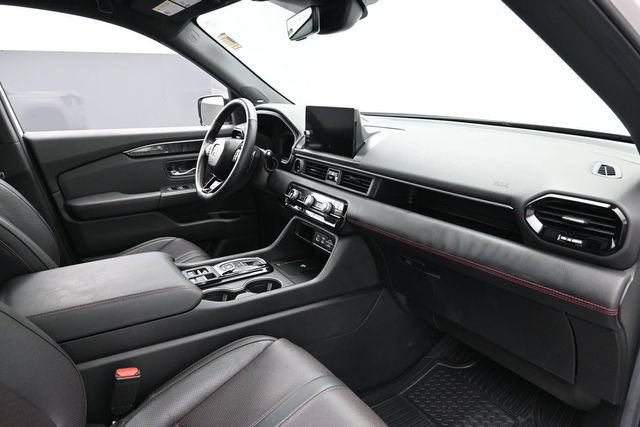 Used 2025 Honda Pilot Black Edition image 32
