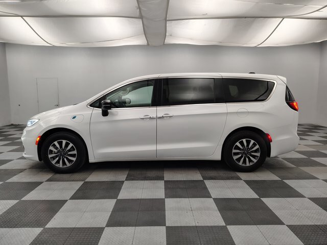 Used 2024 Chrysler Pacifica Limited FWD image 7