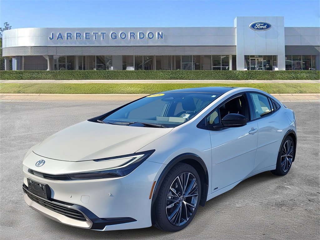 Used 2026 Toyota Prius XLE image 2