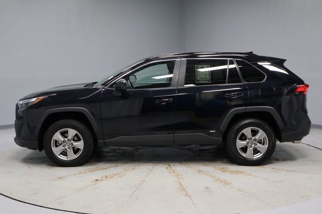 Used 2024 Toyota RAV4 LE AWD/4WD image 8