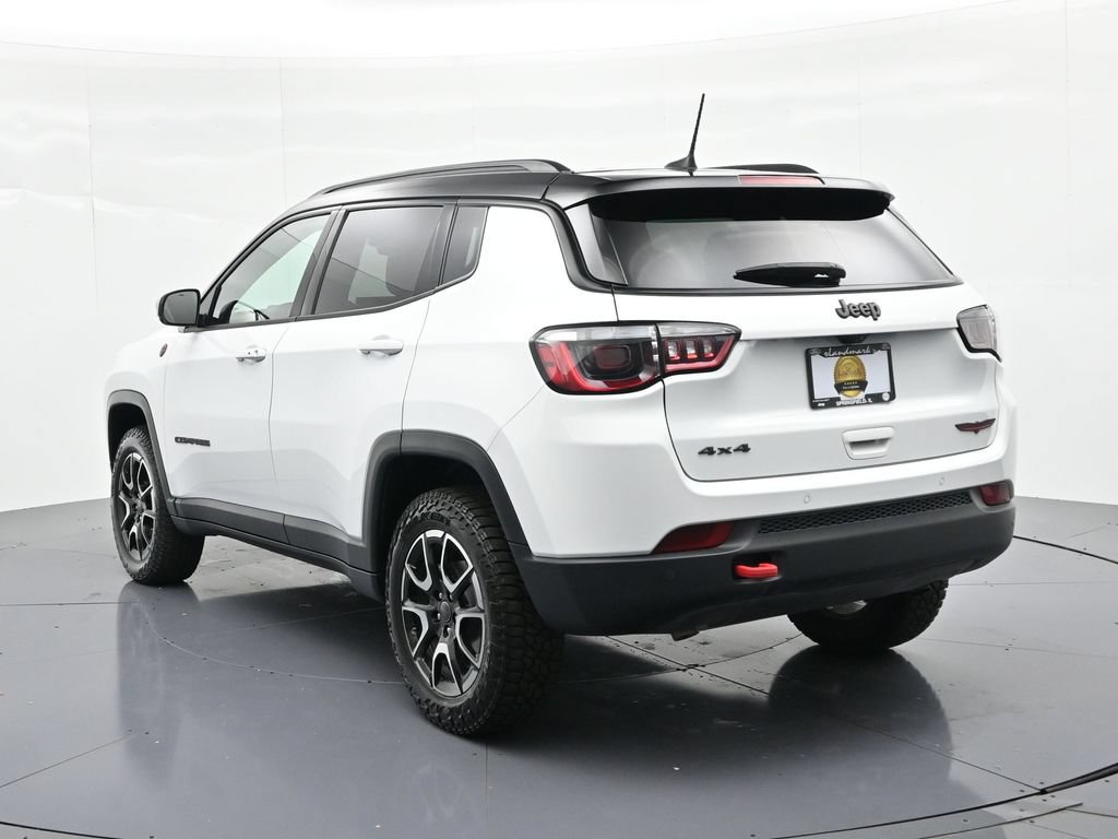 Used 2025 Jeep Compass Trailhawk AWD/4WD image 7