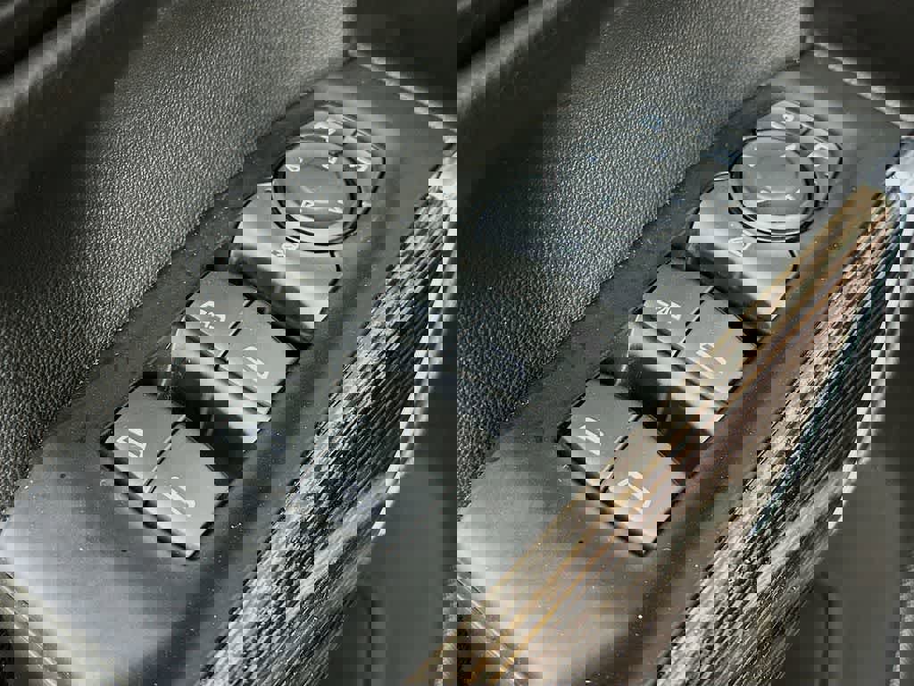 Used 2020 GMC Sierra 1500 Elevation image 29