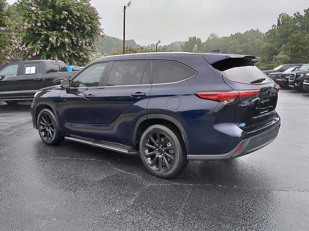 Used 2023 Toyota Highlander XLE FWD image 6