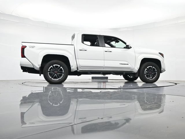 Used 2024 Toyota Tacoma TRD Sport AWD/4WD image 30