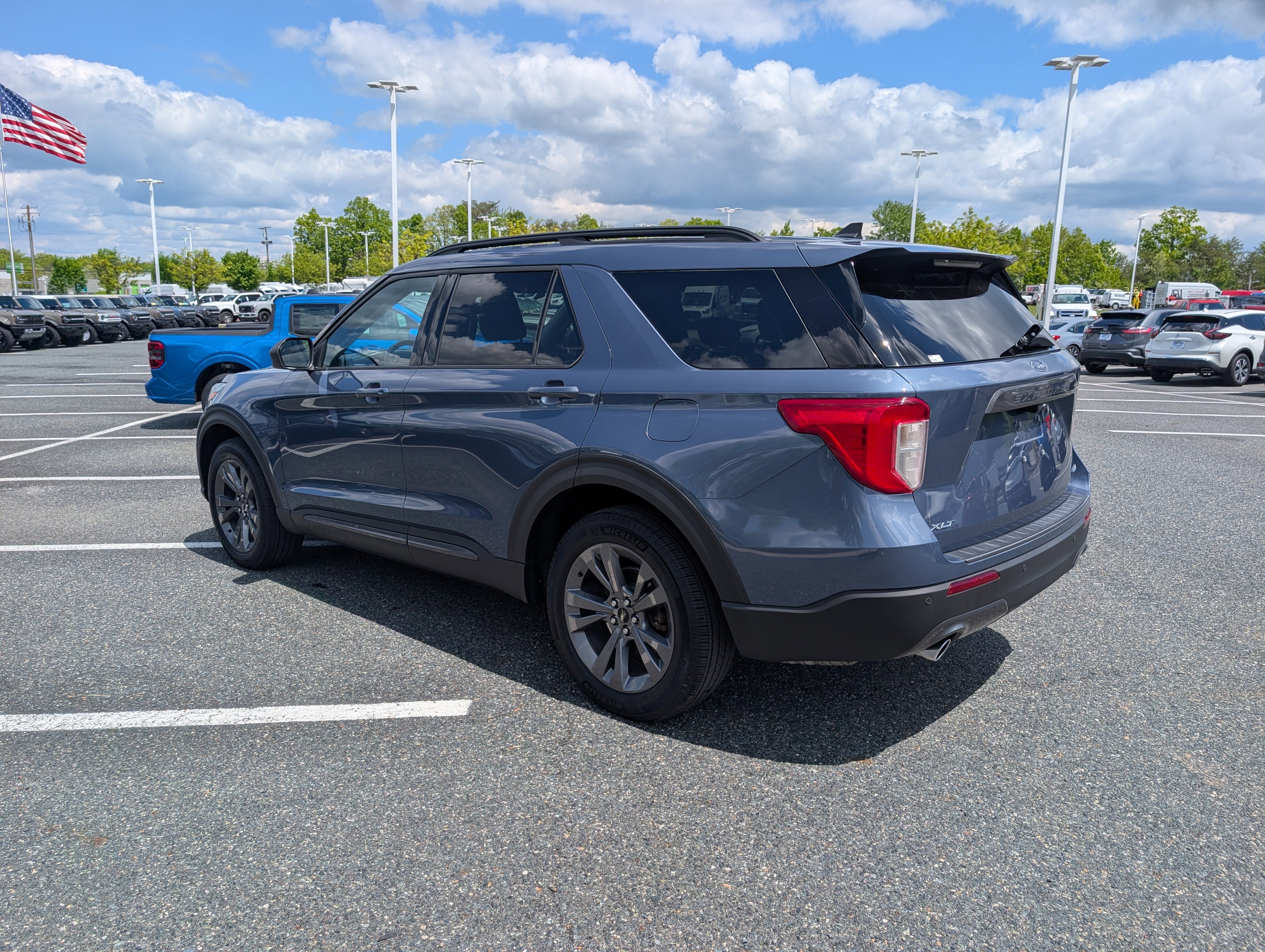 Certified 2021 Ford Explorer XLT w/ Equipment Group 202A AWD/4WD image 5