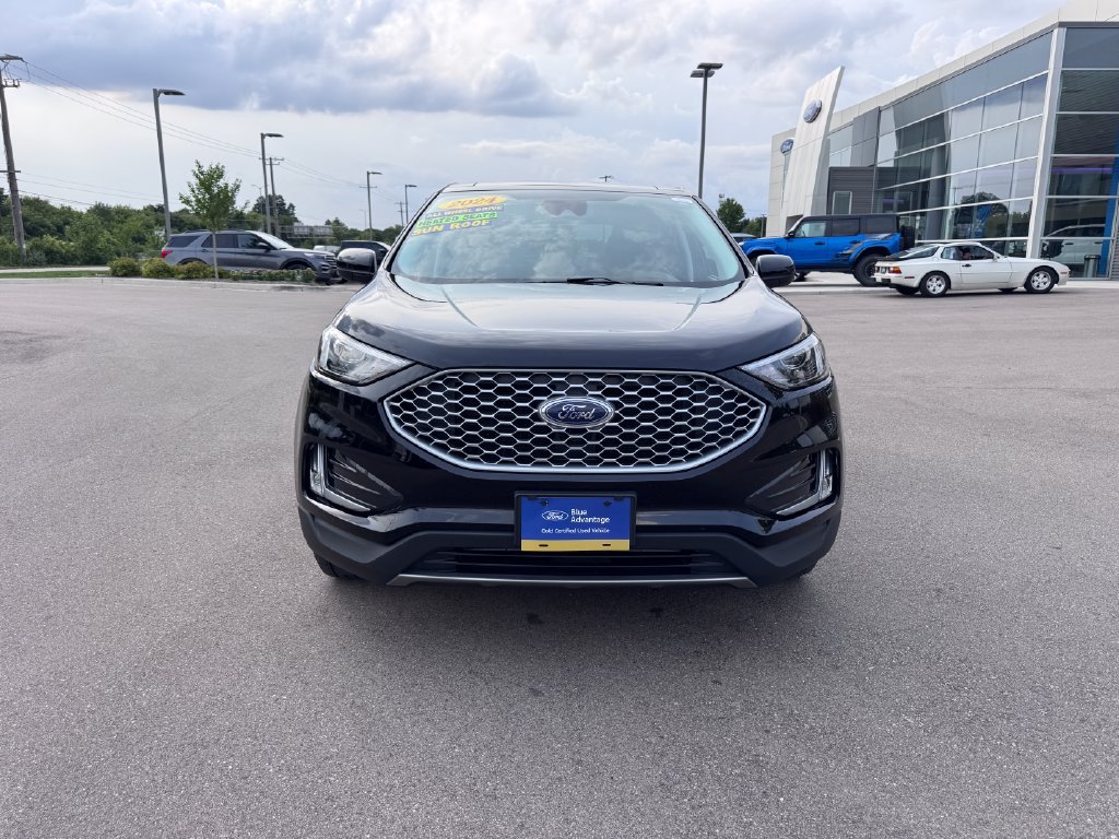 Certified 2024 Ford Edge SEL w/ Convenience Package AWD/4WD image 3