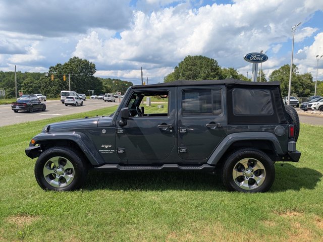 Used 2017 Jeep Wrangler Unlimited Sahara w/ Connectivity Group AWD/4WD image 6