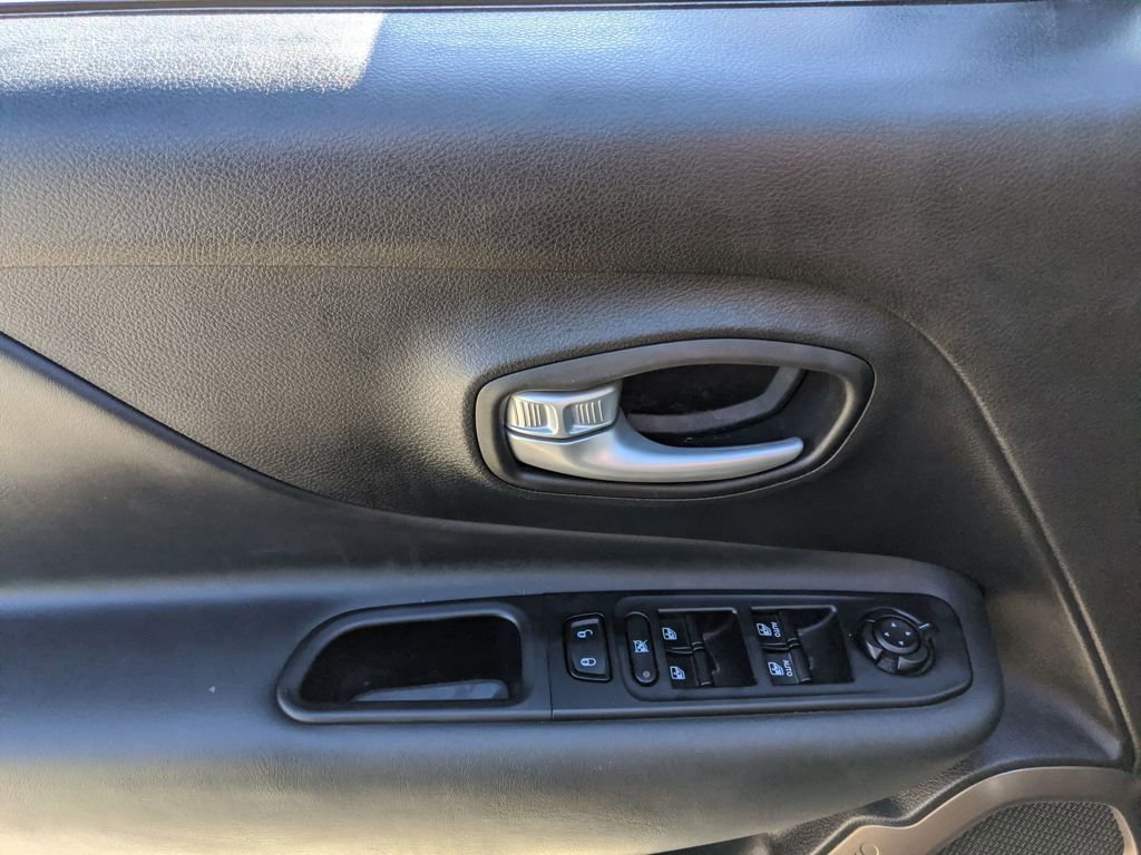 Used 2023 Jeep Renegade Latitude image 16