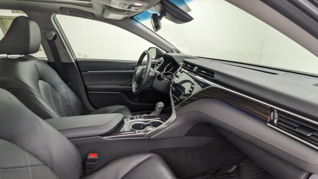 Used 2018 Toyota Camry XLE FWD image 40