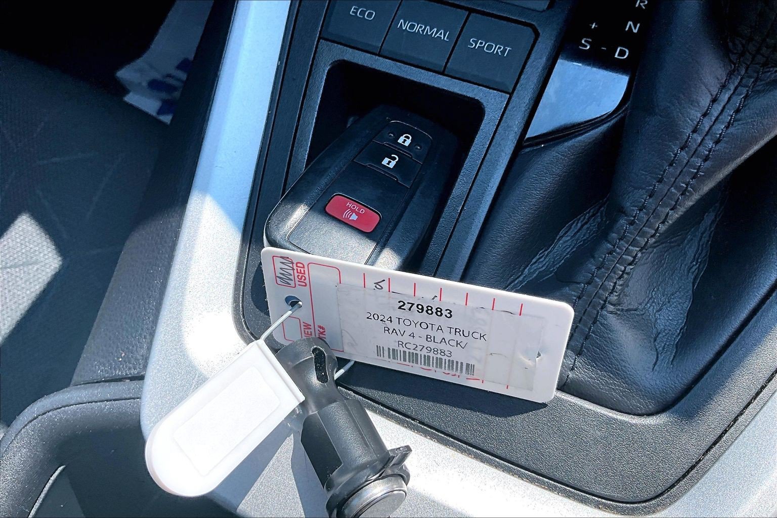 Used 2024 Toyota RAV4 XLE FWD image 12