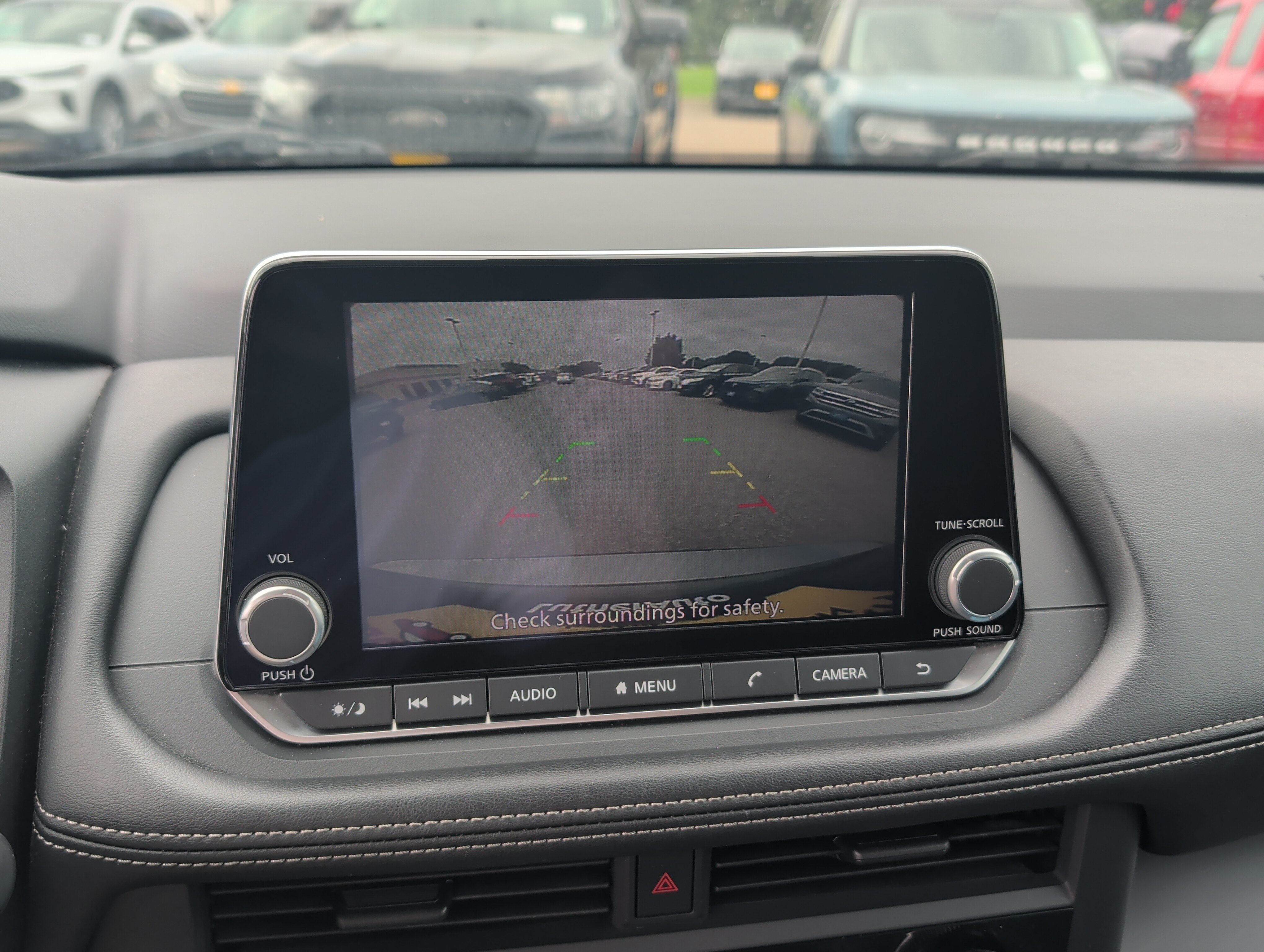 Used 2024 Nissan Rogue S AWD/4WD image 29