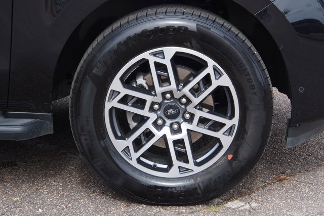 Certified 2025 Ford Expedition Active image 9