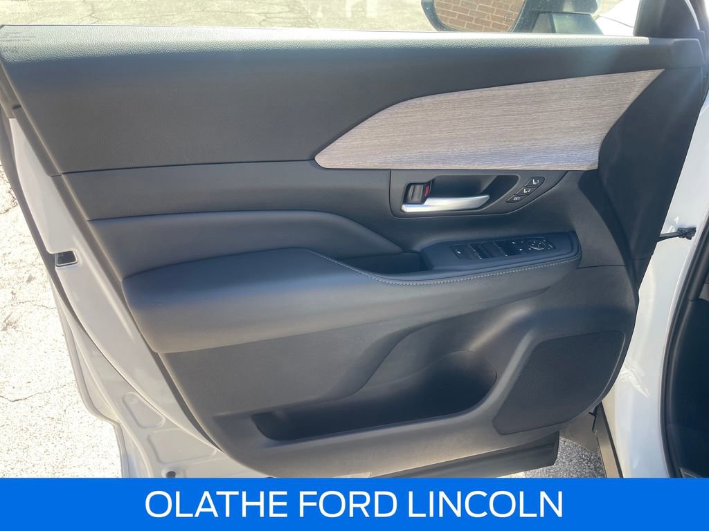 Used 2025 Toyota Grand Highlander AWD image 22