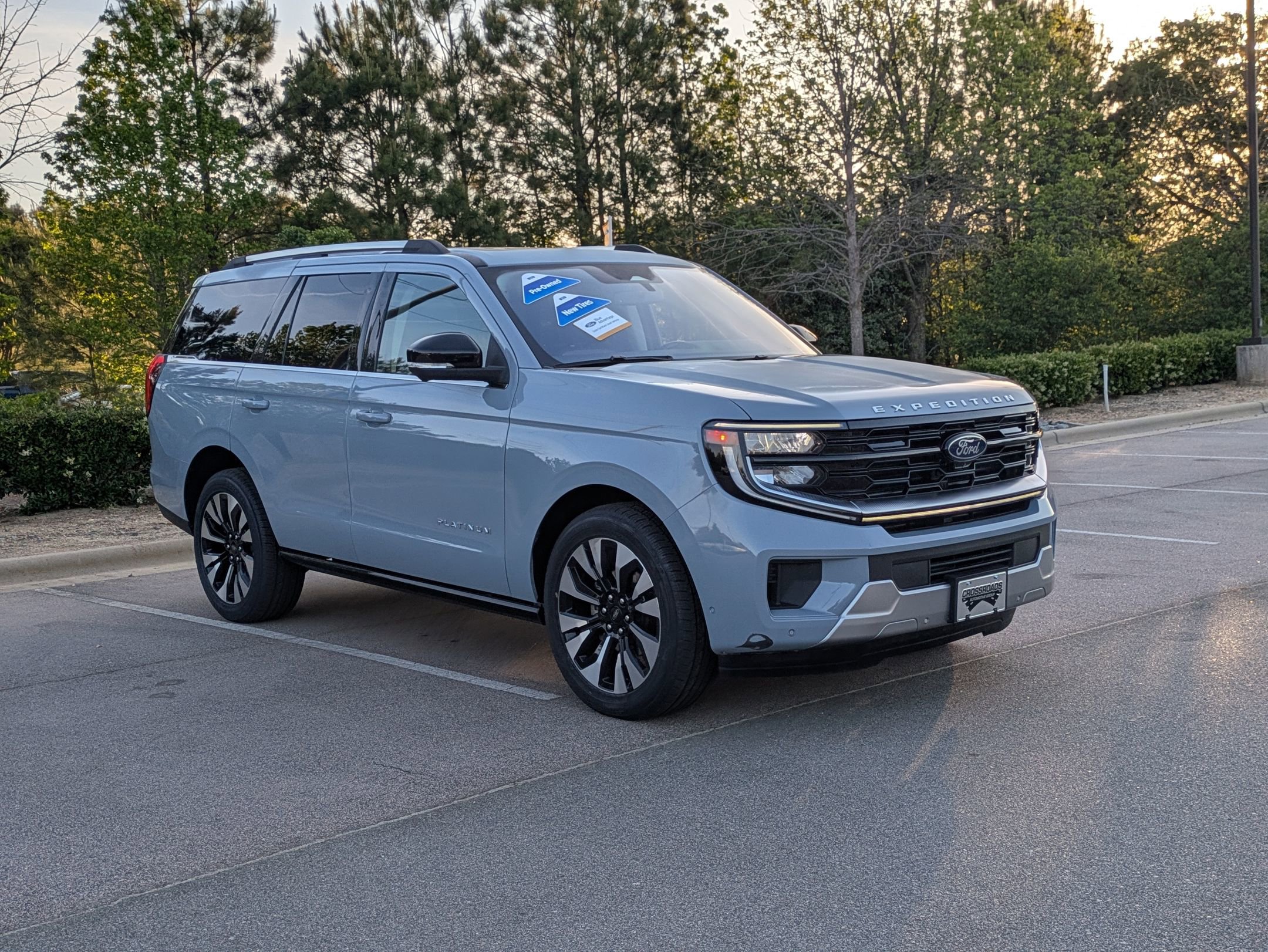 Certified 2025 Ford Expedition Platinum w/ Driver's Package AWD/4WD image 2