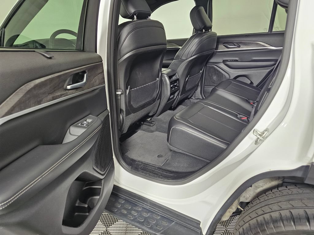 Used 2024 Jeep Grand Cherokee Limited w/ Luxury Tech Group II AWD/4WD image 17