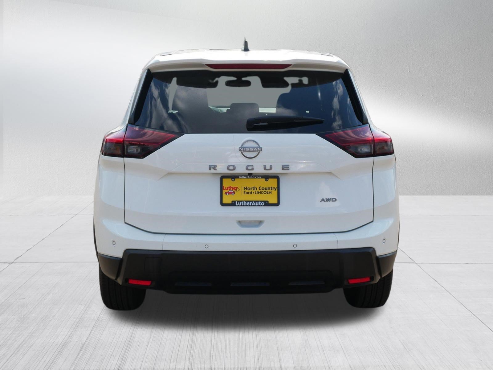 Used 2024 Nissan Rogue S AWD/4WD image 6