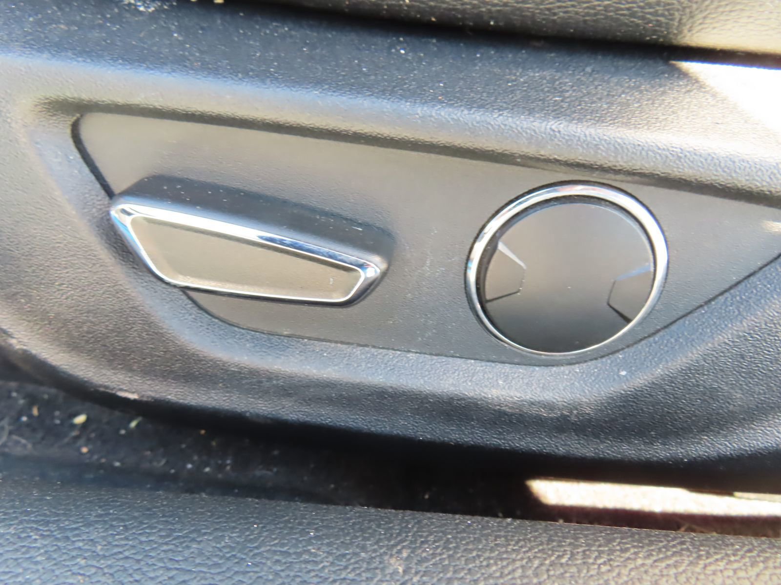 Certified 2017 Ford Mustang Premium w/ Ecoboost Performance Package image 33