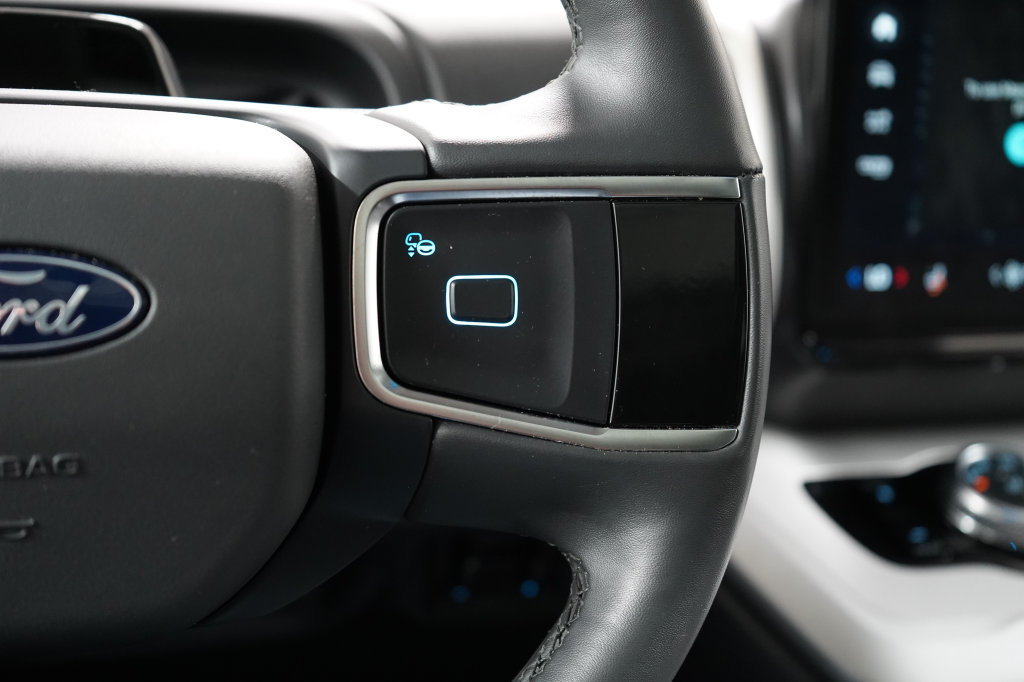 Certified 2025 Ford Expedition Active AWD/4WD image 16
