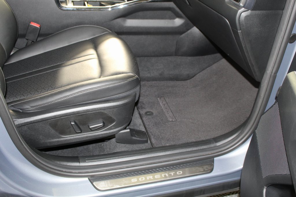 Used 2023 Kia Sorento SX image 11