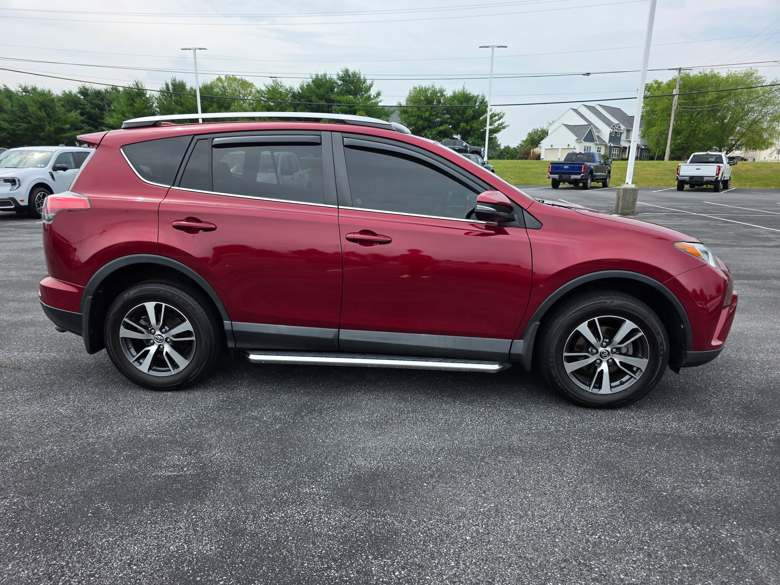 Used 2018 Toyota RAV4 XLE AWD/4WD image 6