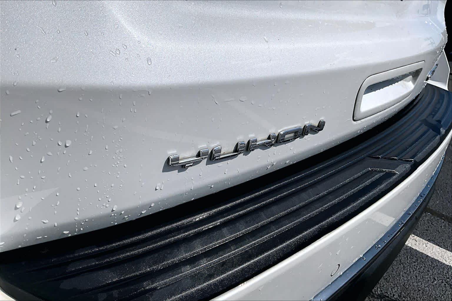 Used 2024 GMC Yukon AT4 w/ AT4 Premium Plus Package AWD/4WD image 10